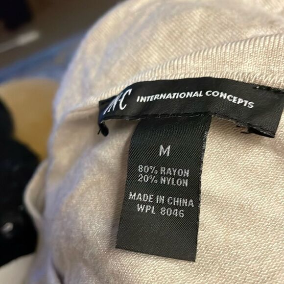 INC. International Concepts V-neck Floral Sweater Bell Sleeves Size M - Picture 6 of 6